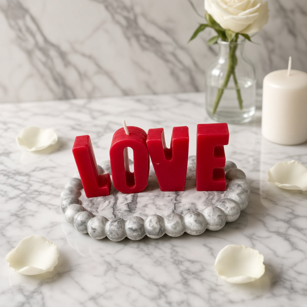 صينية شموع LOVE - من Candles by Ward